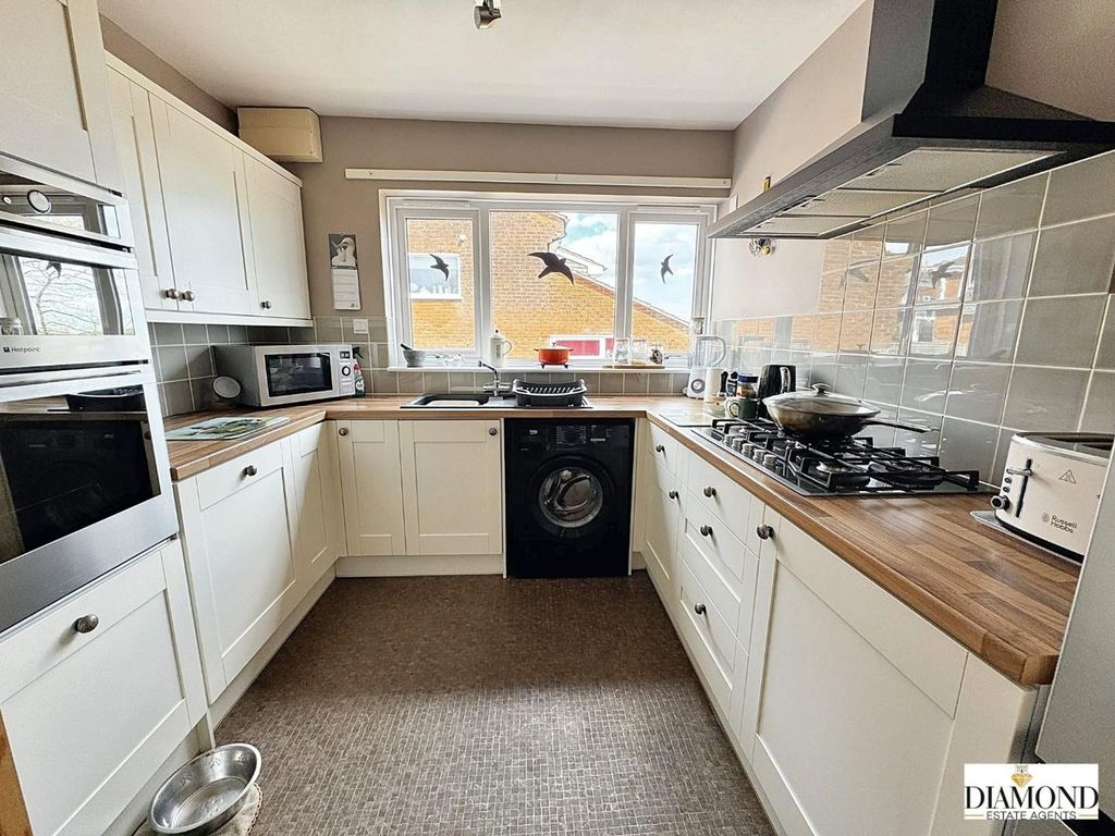 Property photo 2 of 12 Kitchen