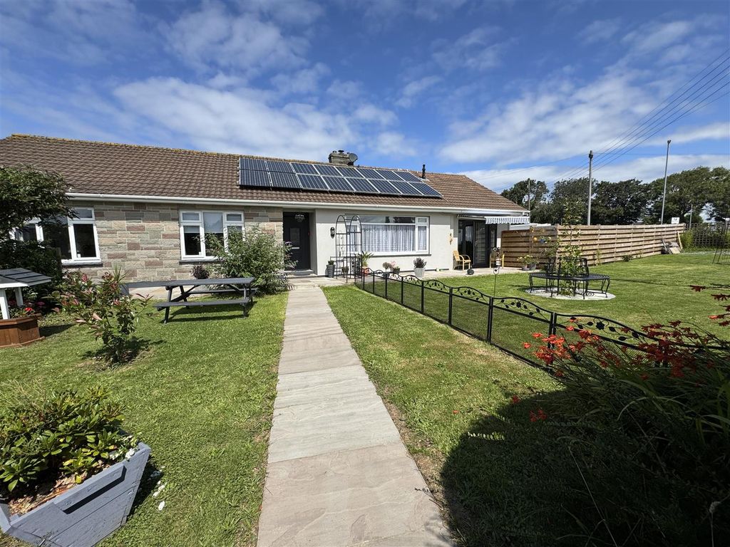 Property photo 1 of 33 Perranwell Road Elevation