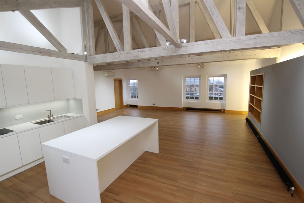 Property photo 1 of 18 (Main)