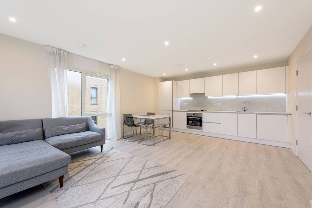 Property photo 3 of 8