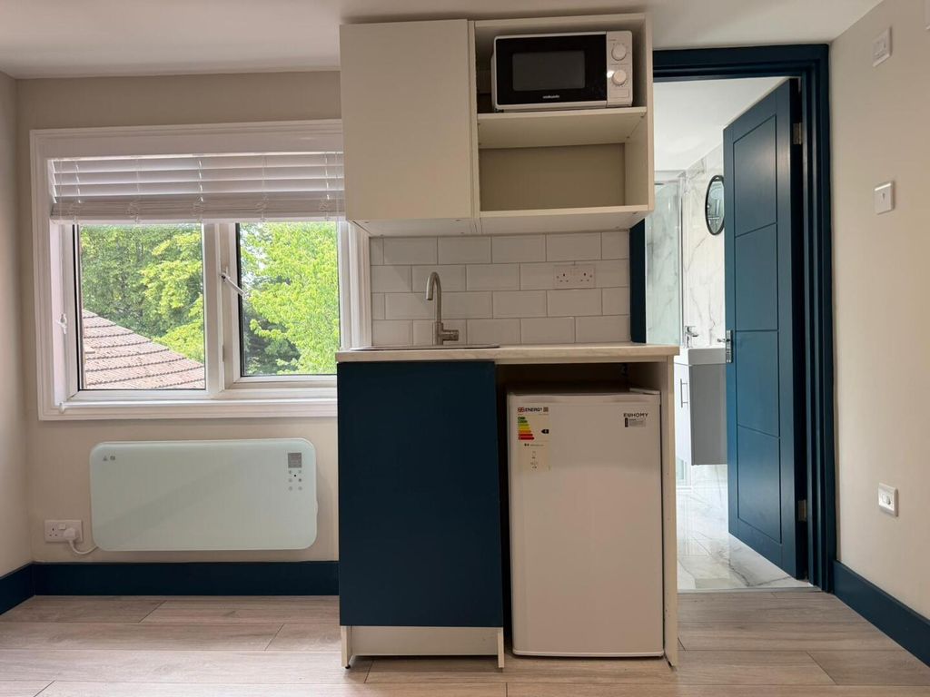 Property photo 2 of 10 Fitted Kitchenette