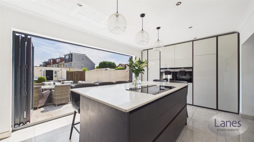 Property photo 3 of 25 Cam02479G0-Pr0066-Still015.Jpg