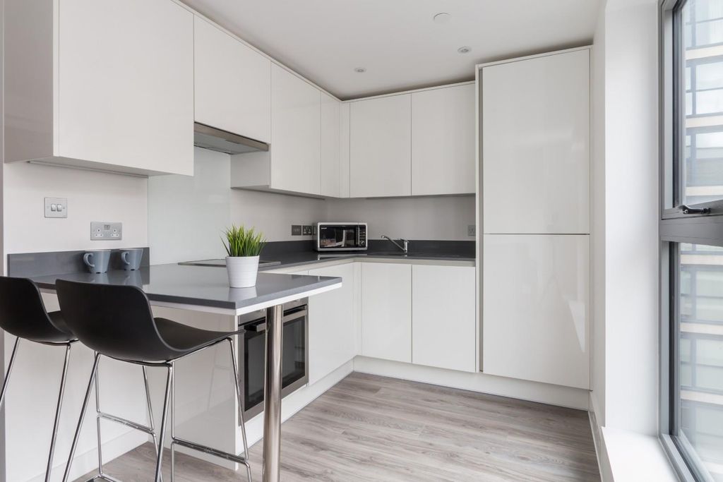 Property photo 2 of 6 Kitchen