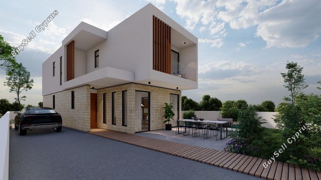 Property photo 3 of 8