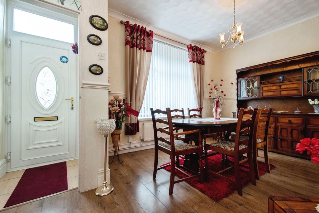 Property photo 3 of 15 Dining Area