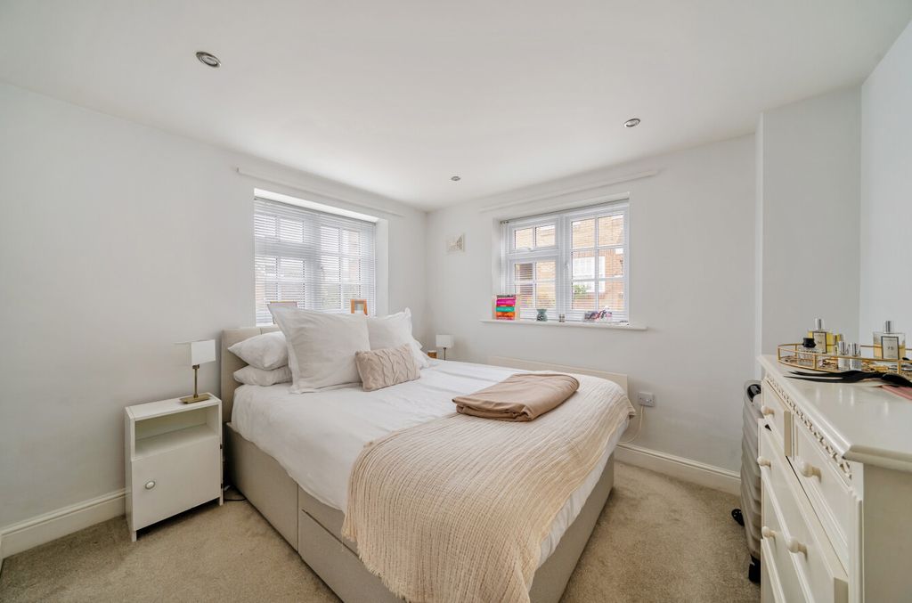 Property photo 3 of 11 1394987-1-694A95F...