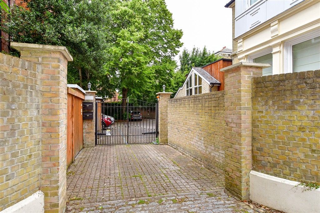 Property photo 2 of 10 Gated Driveway