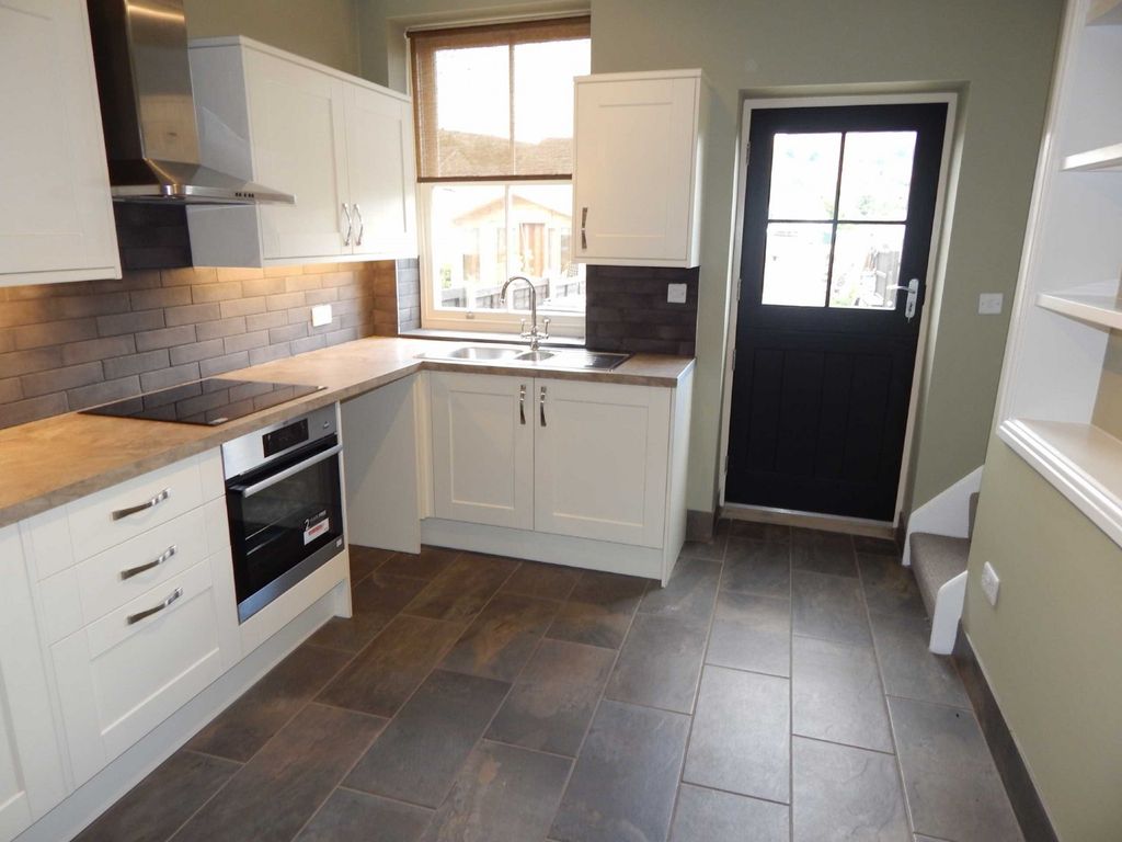 Property photo 3 of 8 Kitchen