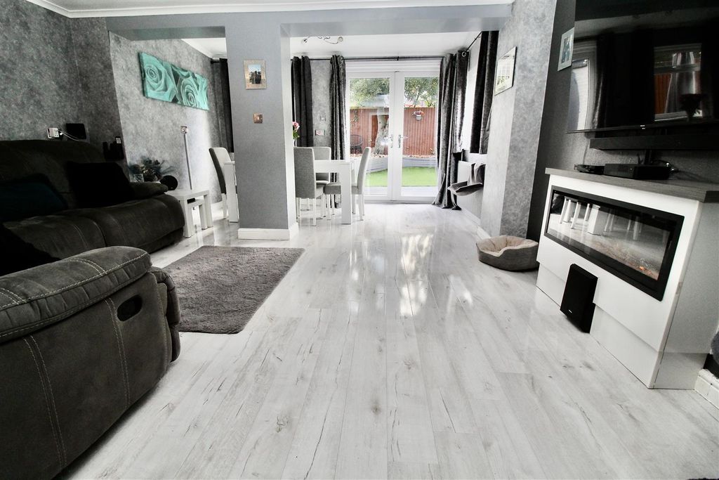 Property photo 1 of 36 Lounge