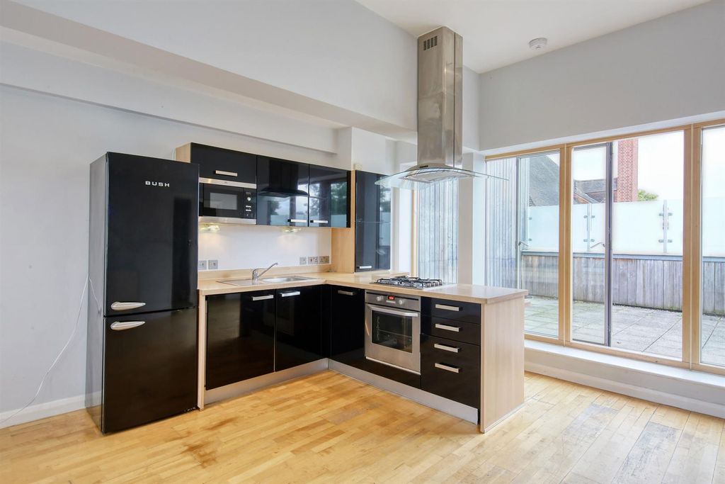 Property photo 3 of 12 2O8A5403_Hdr.Jpg