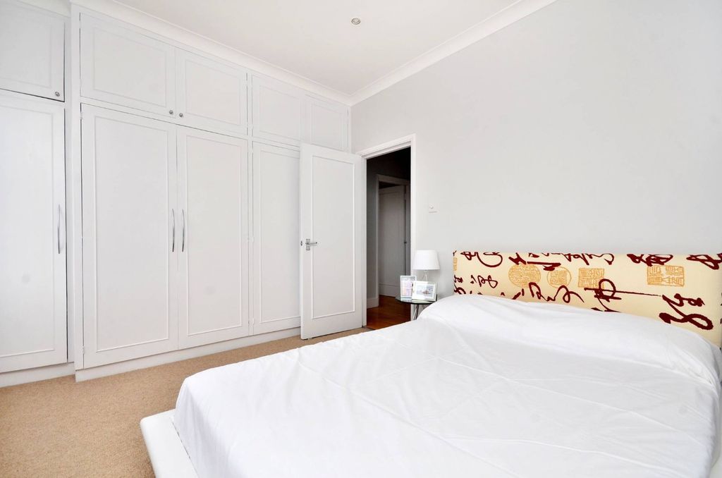 Property photo 3 of 6 Bedroom