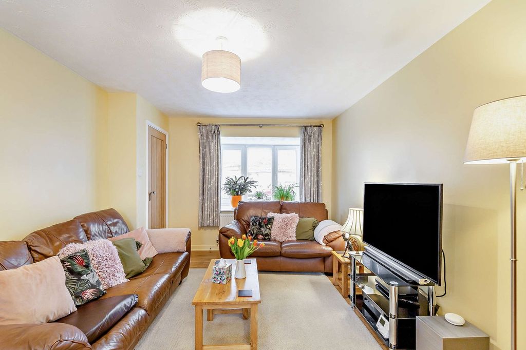 Property photo 3 of 28