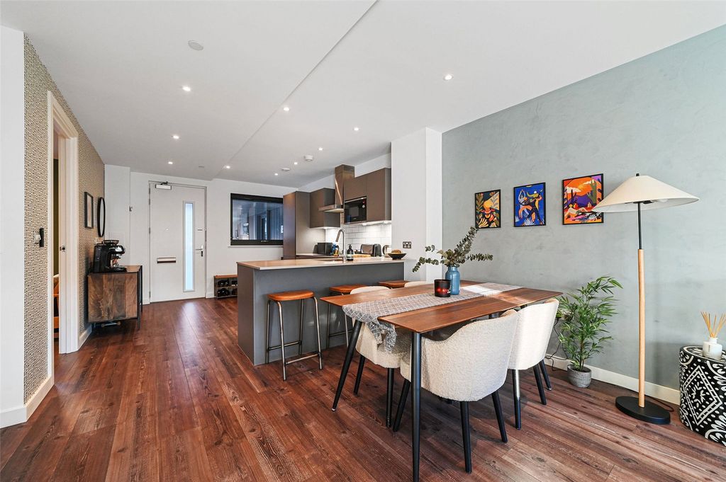 Property photo 2 of 22 Picture No. 14