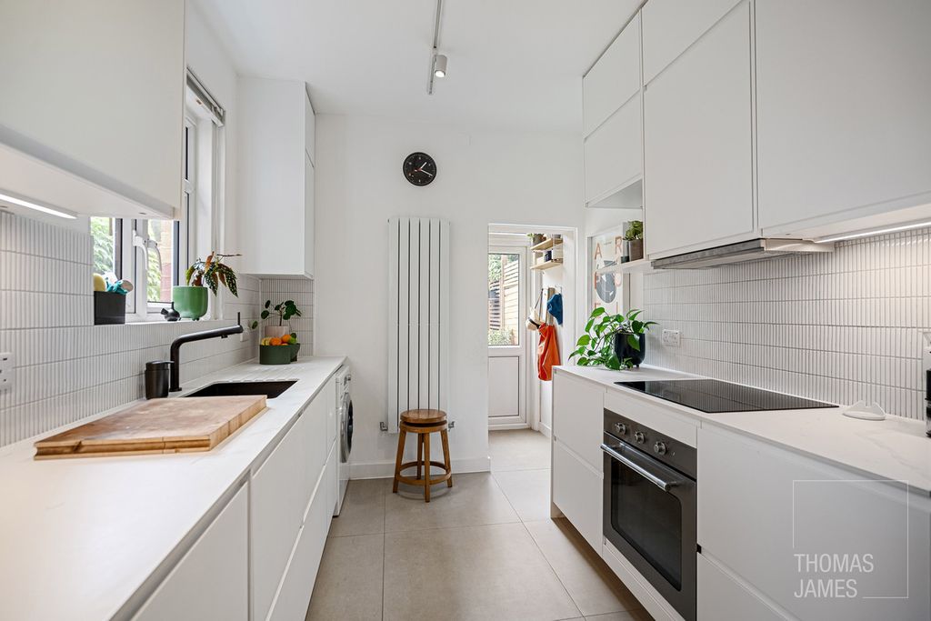 Property photo 3 of 32