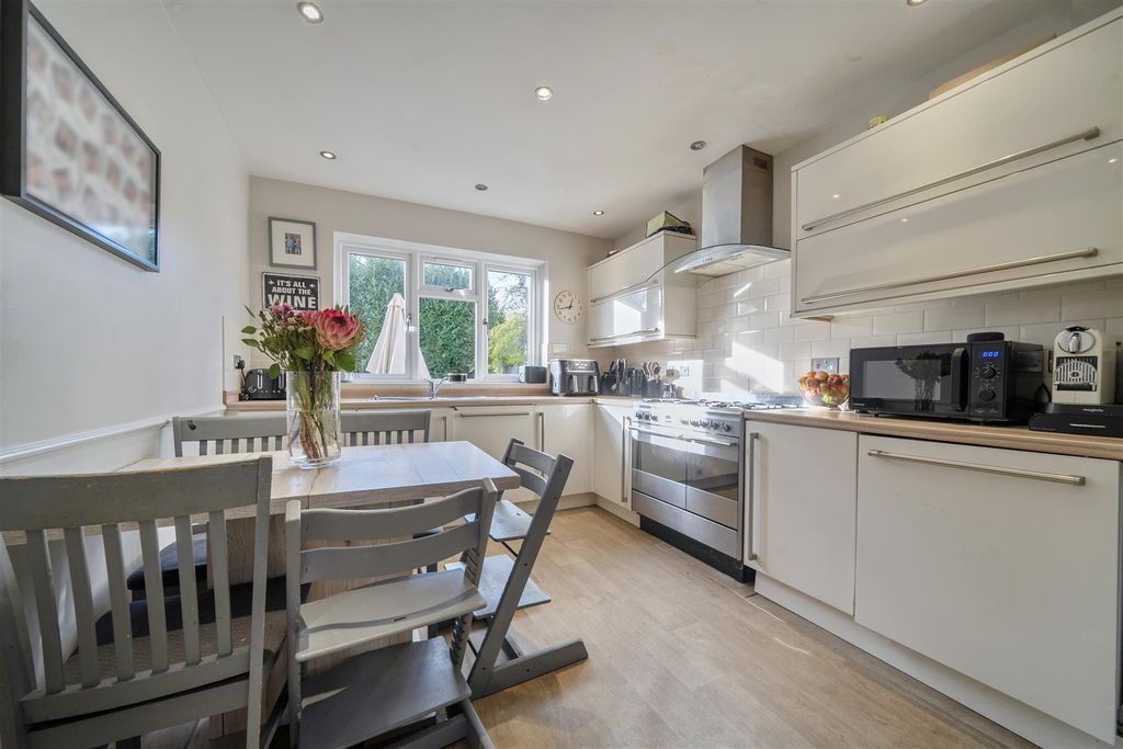 Property photo 3 of 20 Kitchen