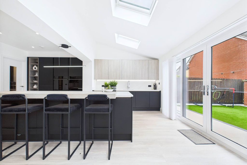 Property photo 3 of 36