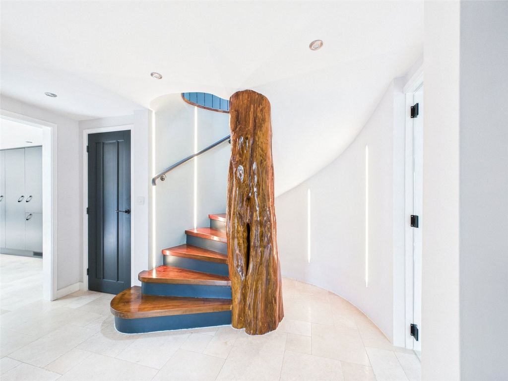 Property photo 2 of 23 Hallway