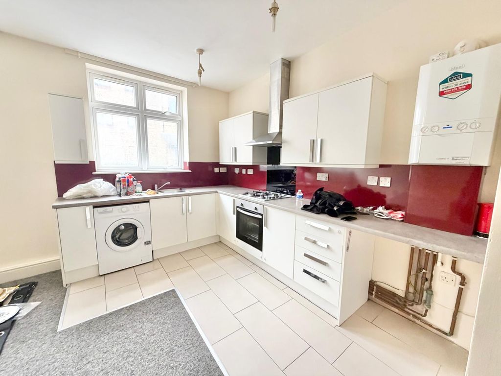Property photo 1 of 4 Open-Plan Kitchen