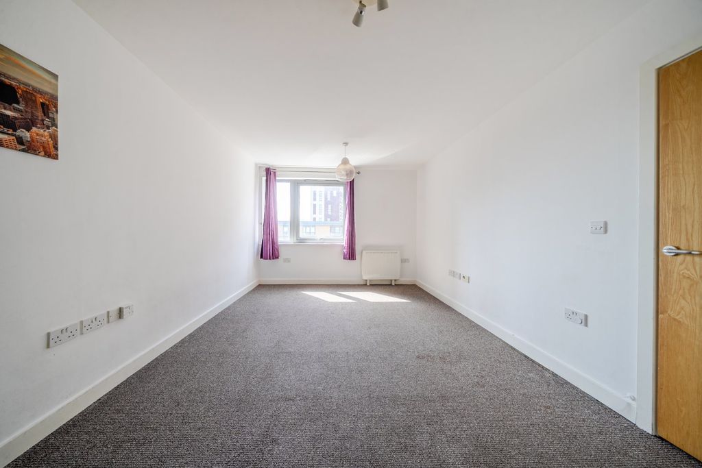 Property photo 3 of 16 Picture No. 23