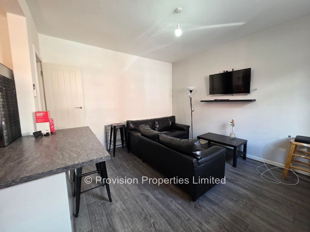 Property photo 2 of 12 Photo
