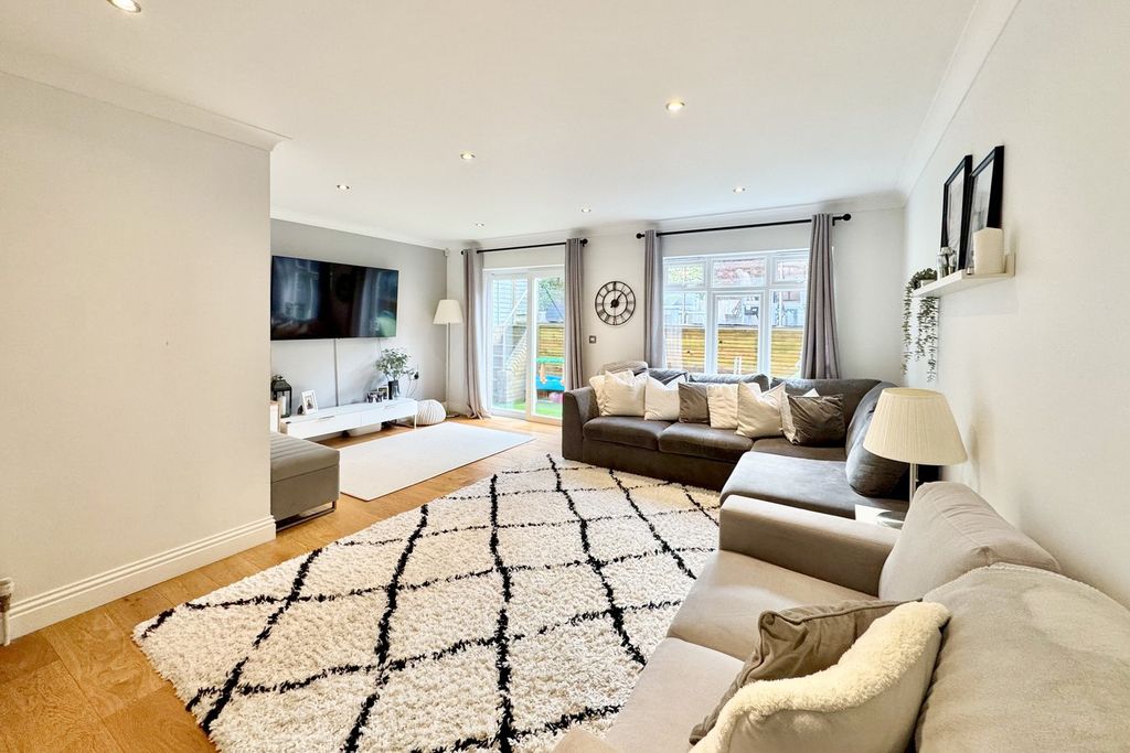 Property photo 2 of 23