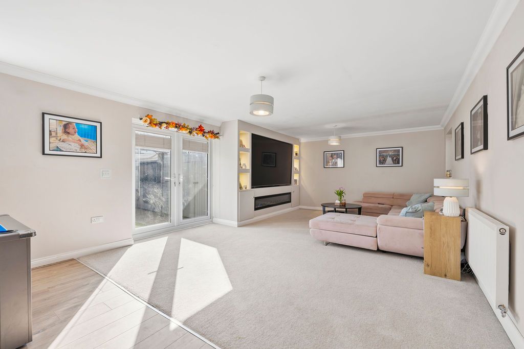 Property photo 3 of 34