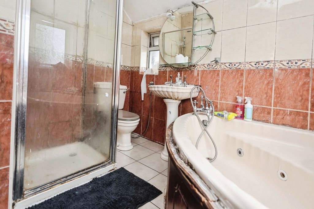Property photo 2 of 17 Photo