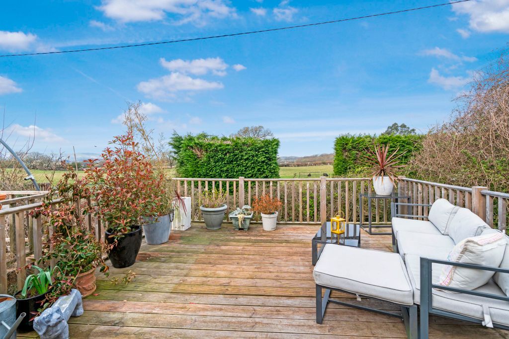 Property photo 3 of 32