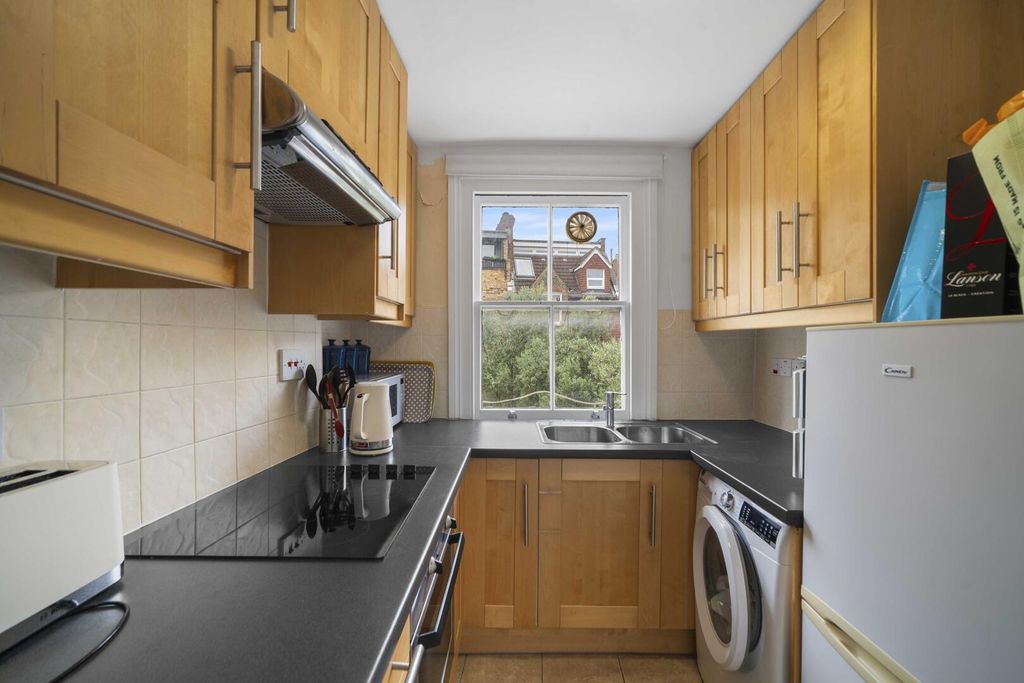 Property photo 2 of 7 Kitchen
