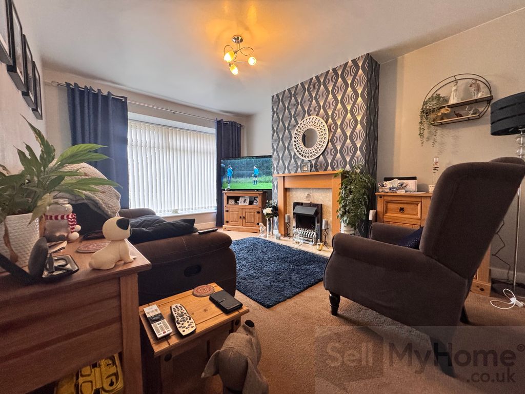 Property photo 2 of 13 Lounge