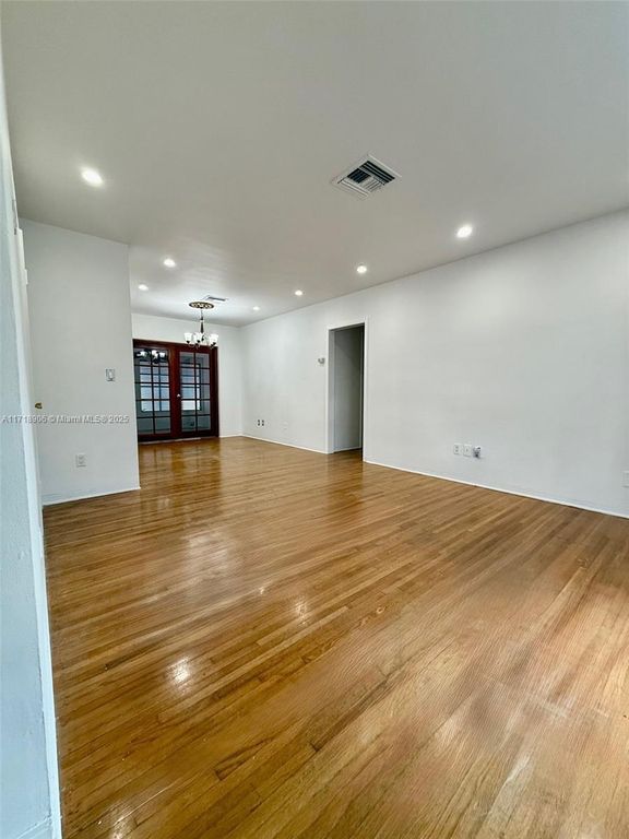 Property photo 3 of 16 <Alttext/>