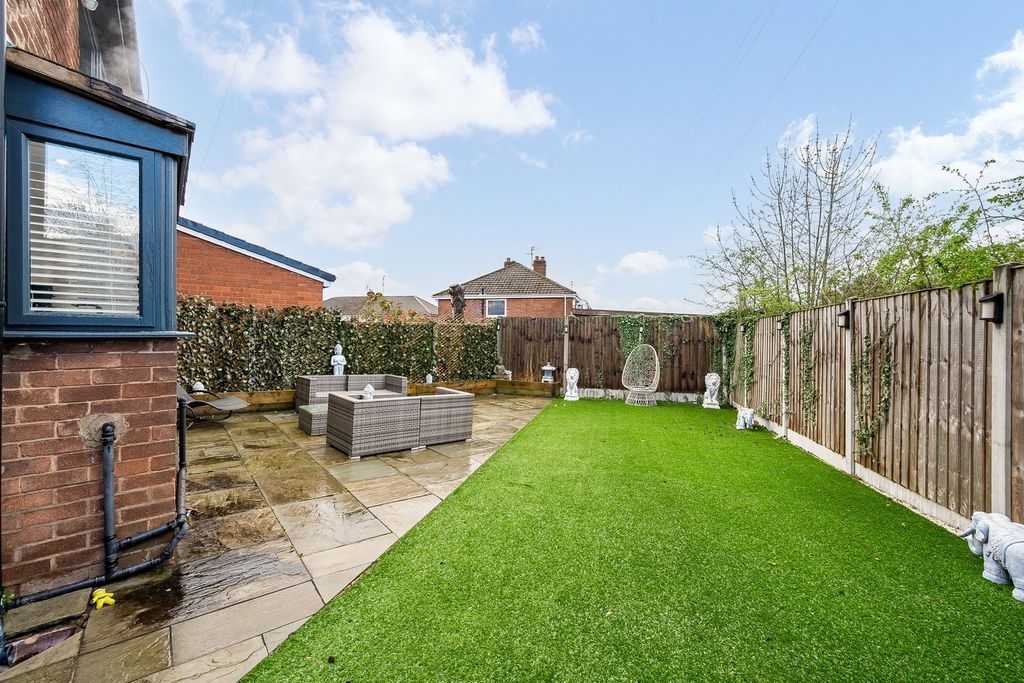 Property photo 1 of 32