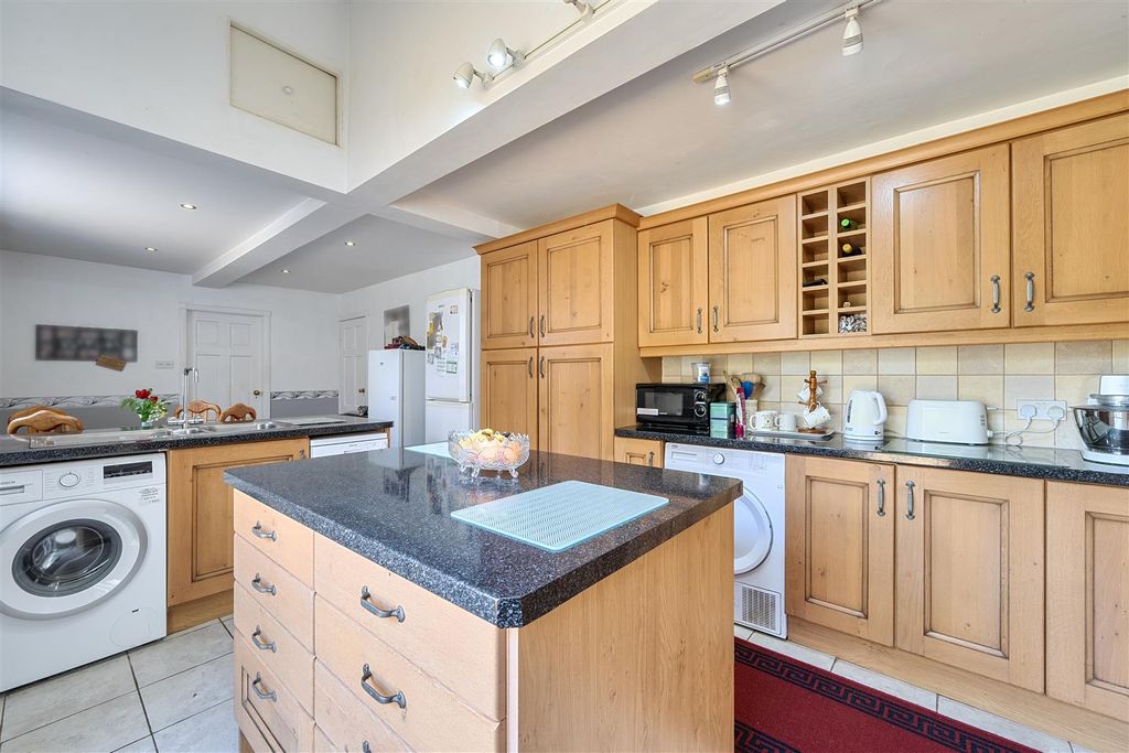 Property photo 3 of 61