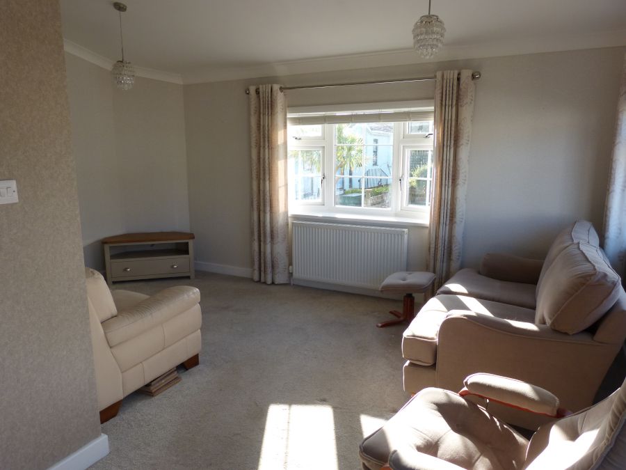 Property photo 3 of 15 Lounge