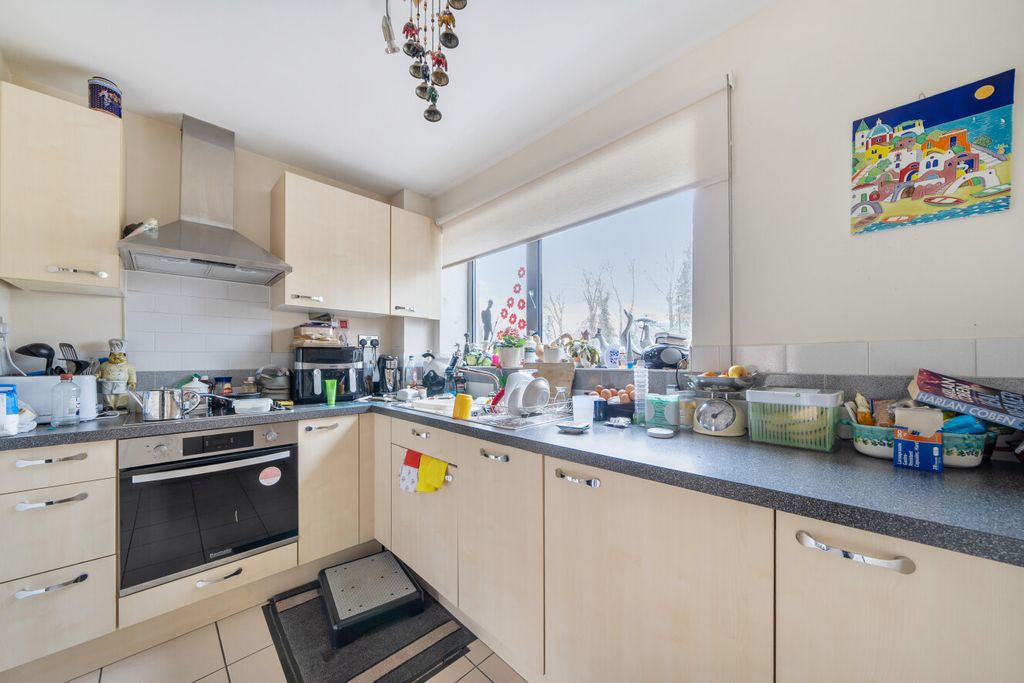 Property photo 3 of 19 1436526-8-69Cbd07...