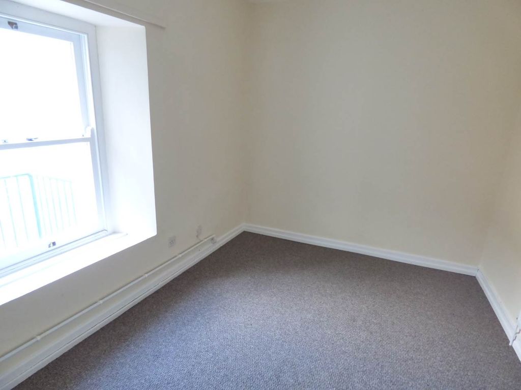 Property photo 3 of 4 Bed 1