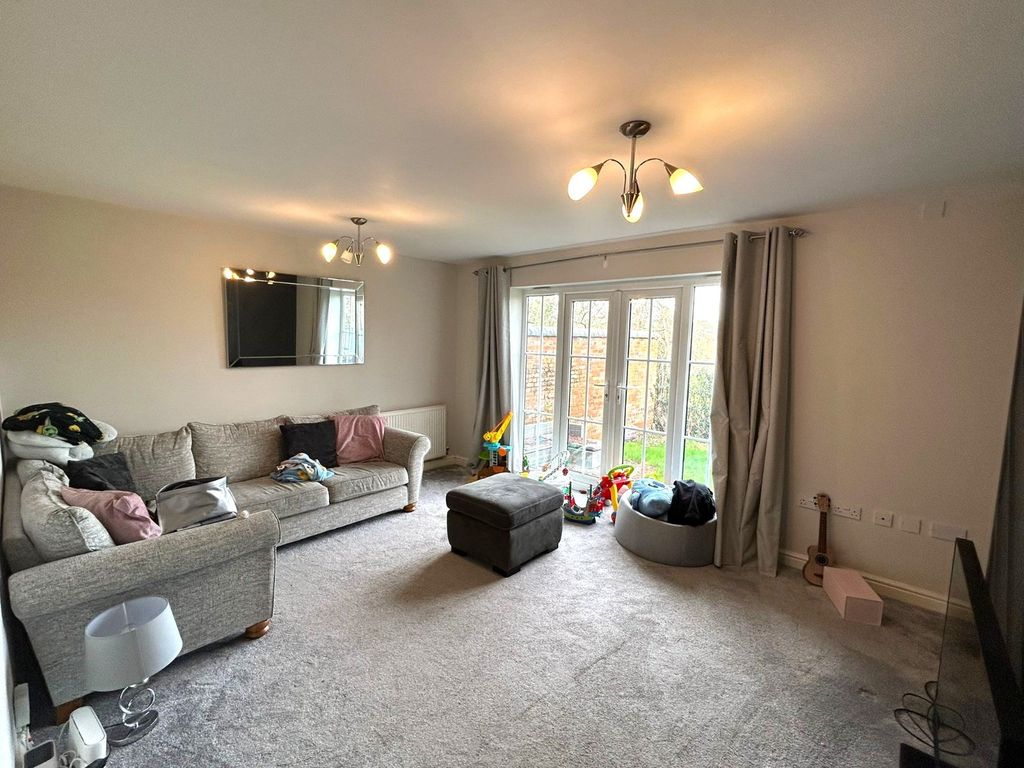 Property photo 3 of 18 Picture No. 12