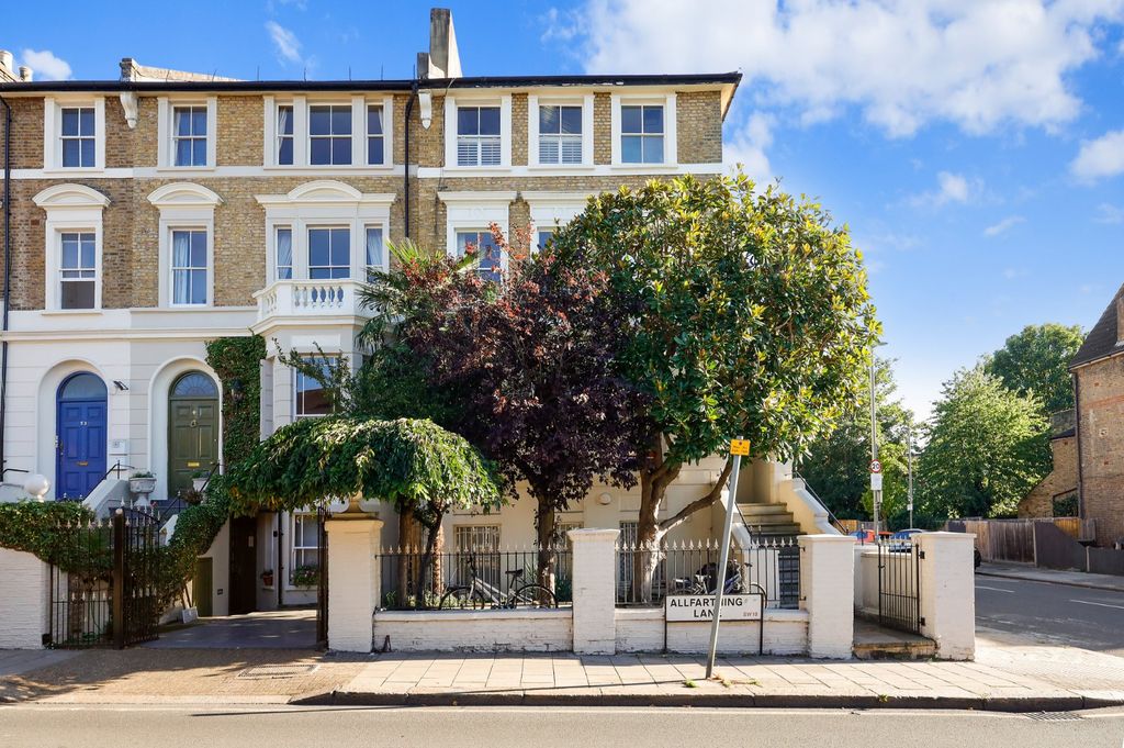 Property photo 1 of 28