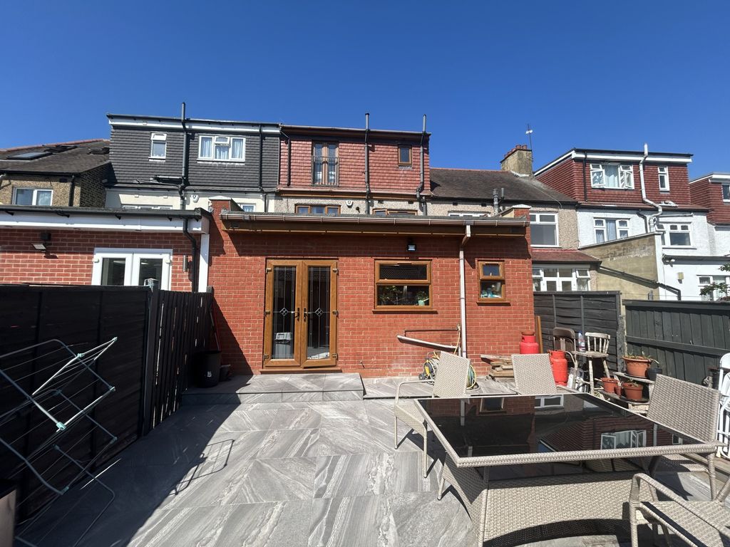 Property photo 2 of 18