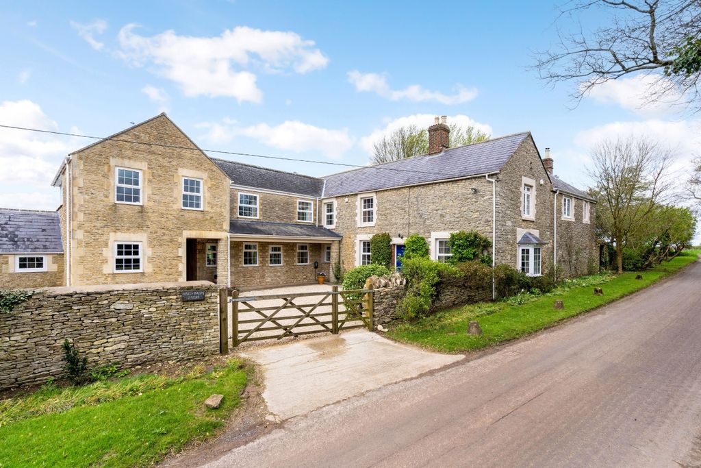 Property photo 1 of 39