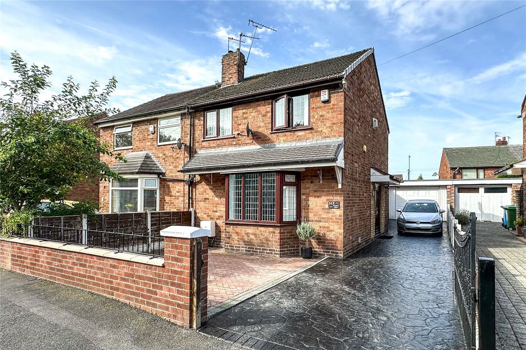 Property photo 1 of 17 External