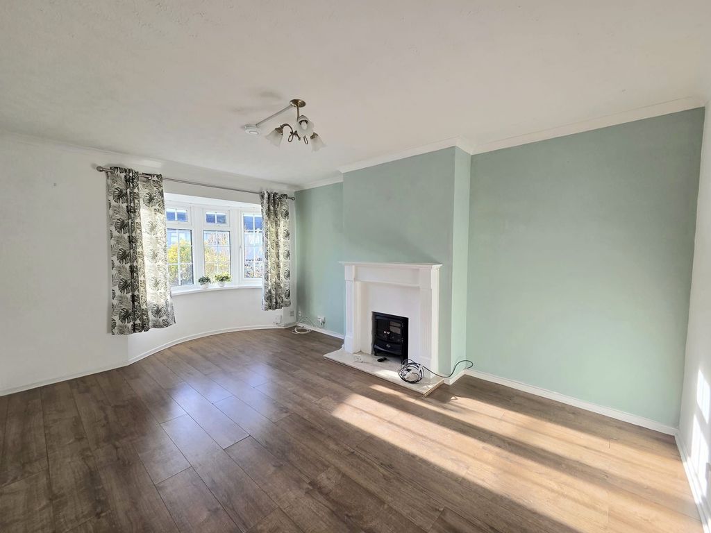 Property photo 2 of 11 Lounge