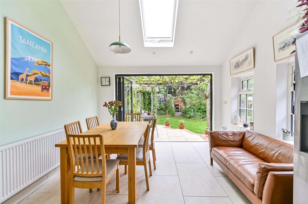 Property photo 2 of 33