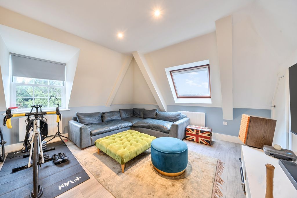 Property photo 3 of 18 1403994-3-697B85F...