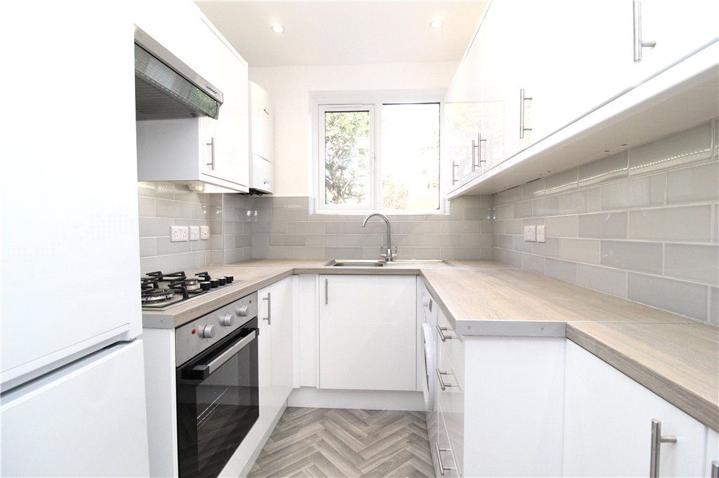 Property photo 3 of 10 Kitchen