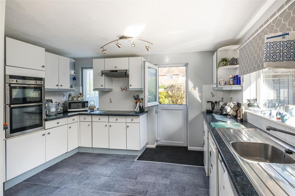 Property photo 3 of 14 43 Park Road Internals-10.Jpg