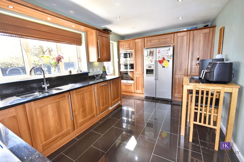 Property photo 3 of 22