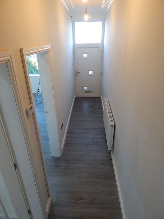 Property photo 3 of 16 Entrance Hallway