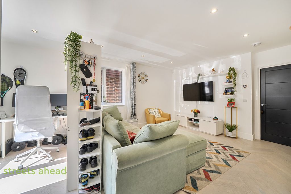 Property photo 2 of 15 5d5Efbab-c2E3-4Dd...