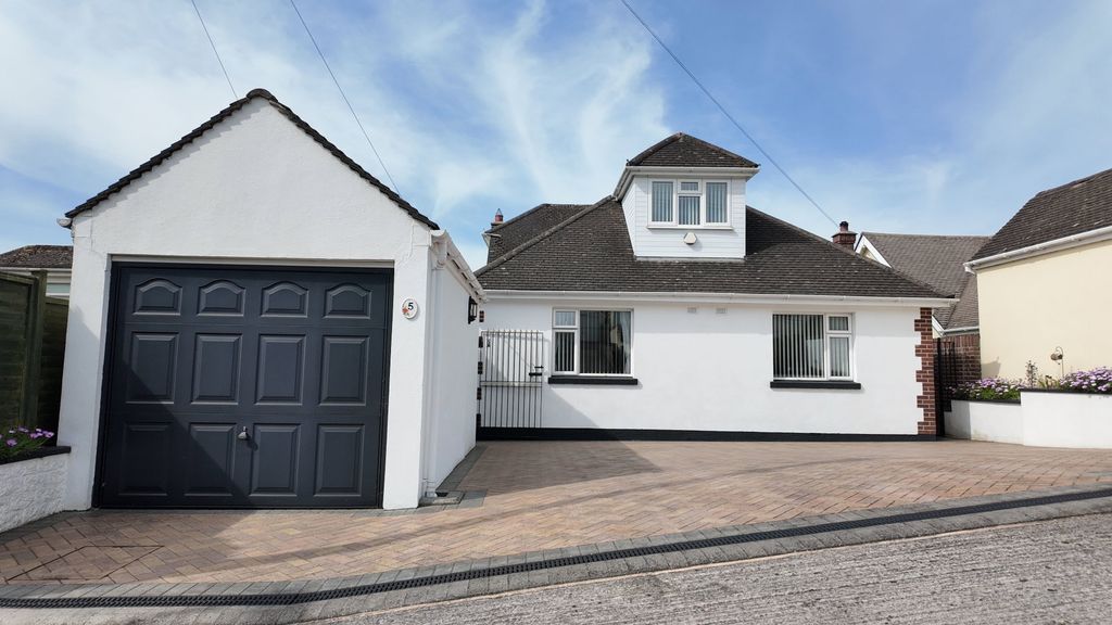 Property photo 1 of 32